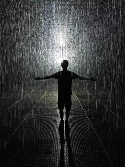 天气热还下雨